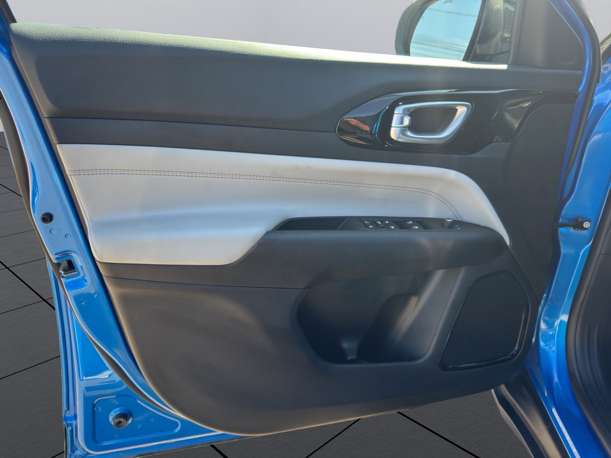 2023 Jeep Compass Limited photo 2