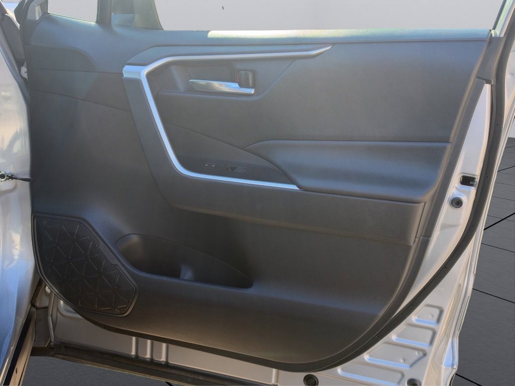2021 Toyota RAV4 XLE - Photo 11