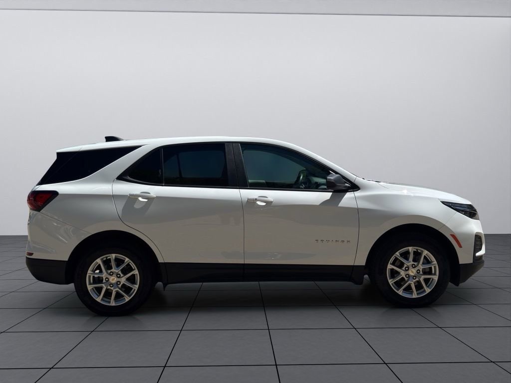 2022 Chevrolet Equinox LS - Photo 18