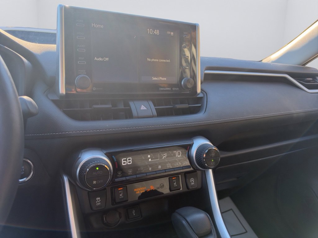 2021 Toyota RAV4 XLE - Photo 6