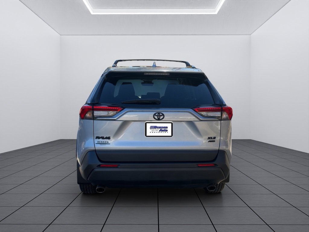 2021 Toyota RAV4 XLE - Photo 16