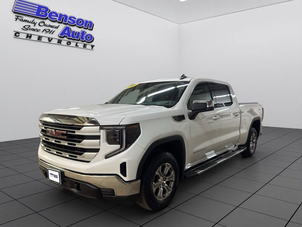 2023 GMC Sierra 4WD Crew Cab Short Box SLE's photo