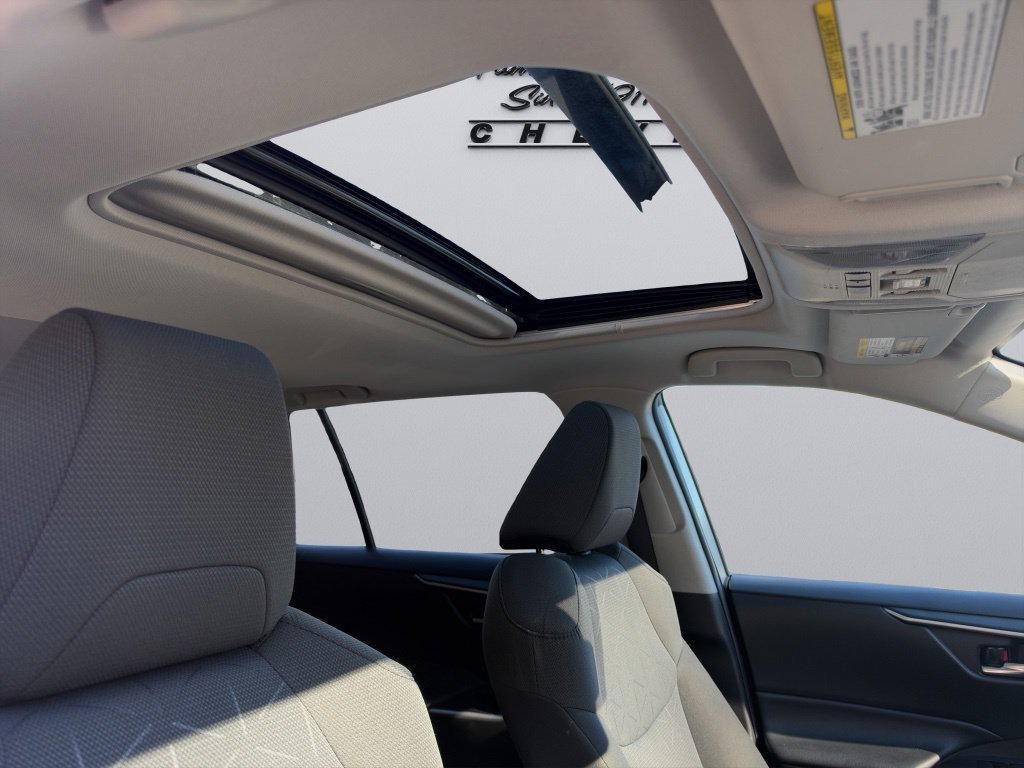 2021 Toyota RAV4 XLE - Photo 12