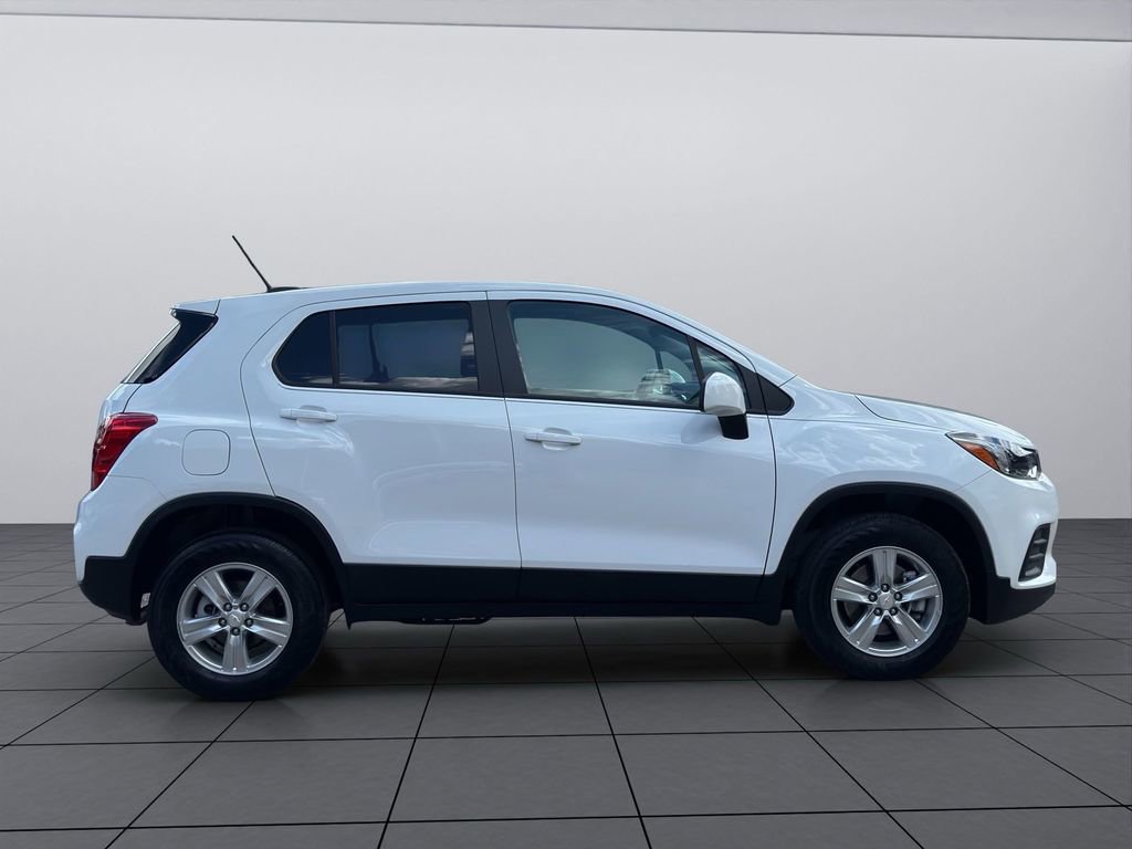 2022 Chevrolet Trax LS - Photo 15