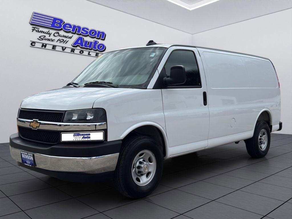 2025 Chevrolet Express 2500 Work Van HD's photo