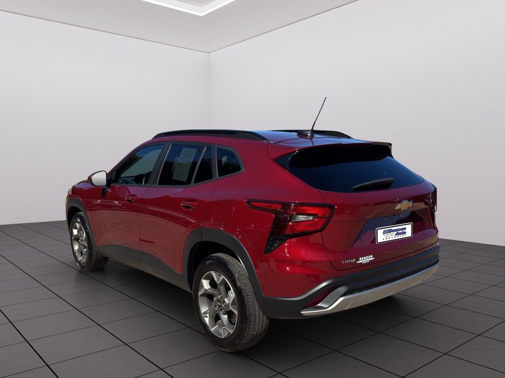2025 Chevrolet Trax LT - Photo 14