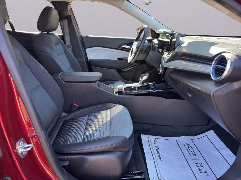 2025 Chevrolet Trax LT - Photo 11