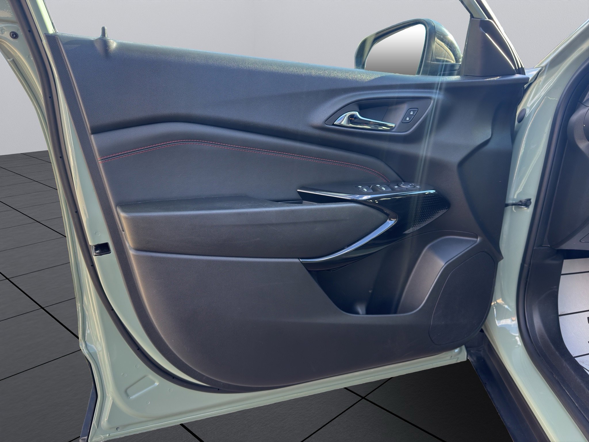 2024 Chevrolet Trax photo 2