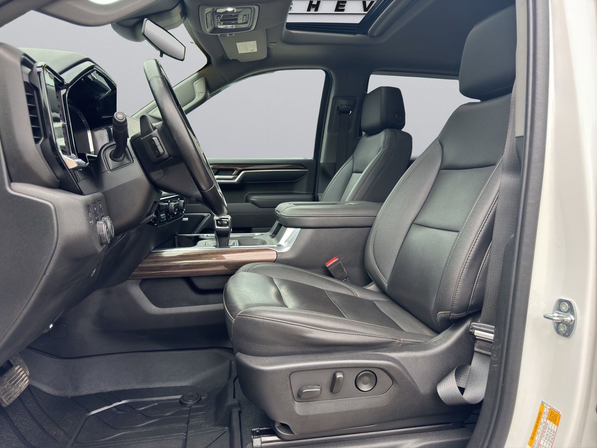 2022 Chevrolet Silverado 1500 RST photo 3
