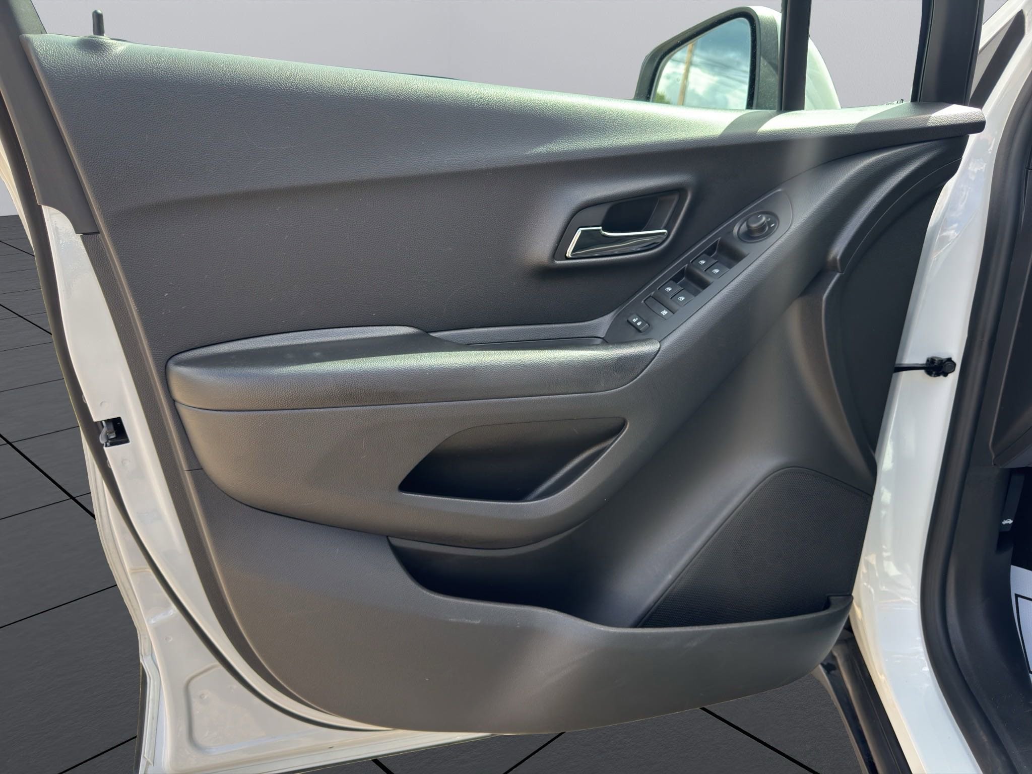 Used 2022 Chevrolet Trax LS with VIN KL7CJNSM7NB542647 for sale in Franklin, NH