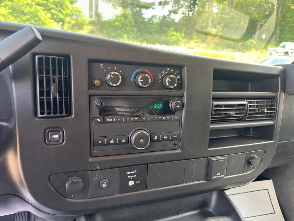 2021 GMC Savana Cargo Work Van - Photo 6