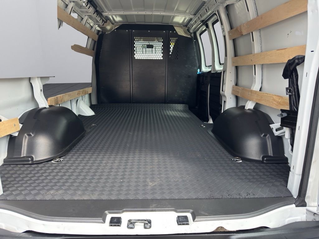 2025 Chevrolet Express Cargo Work Van - Photo 8