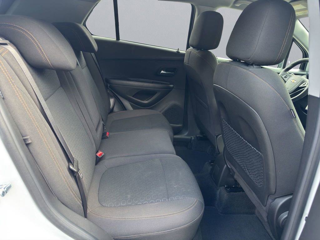 2022 Chevrolet Trax LS - Photo 10