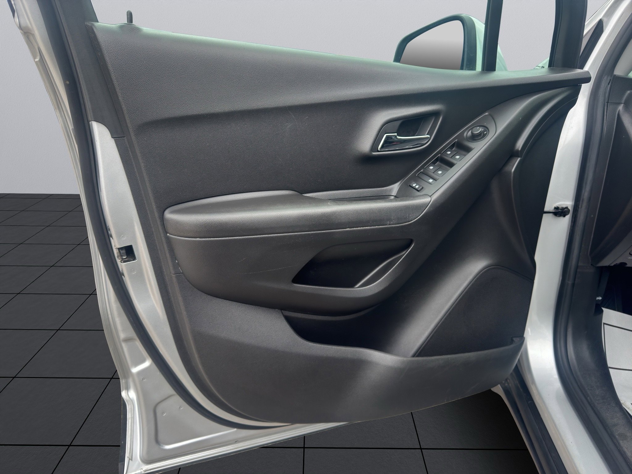 Used 2018 Chevrolet Trax LT with VIN KL7CJPSB0JB686027 for sale in Franklin, NH