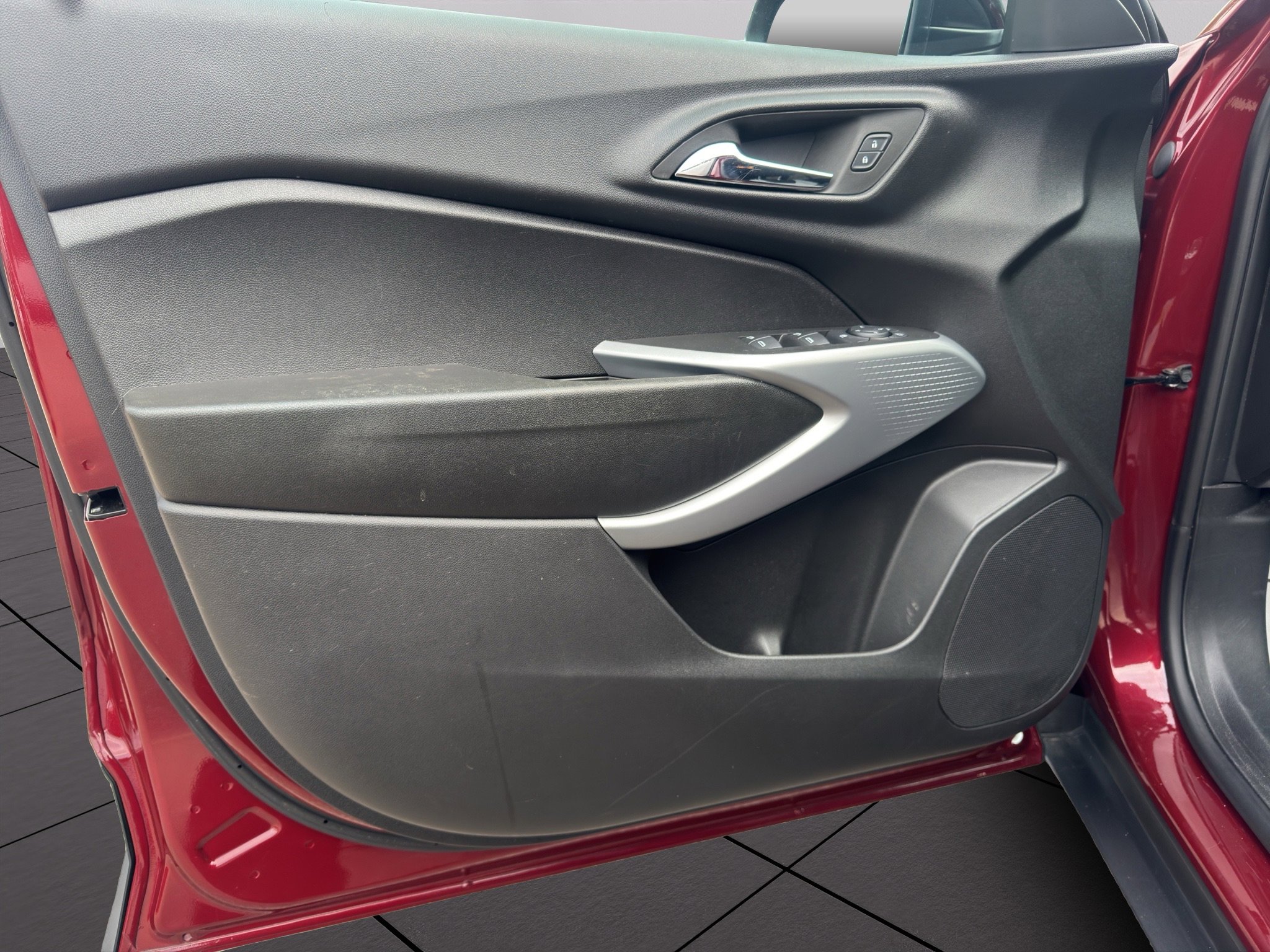 2024 Chevrolet Trax photo 2