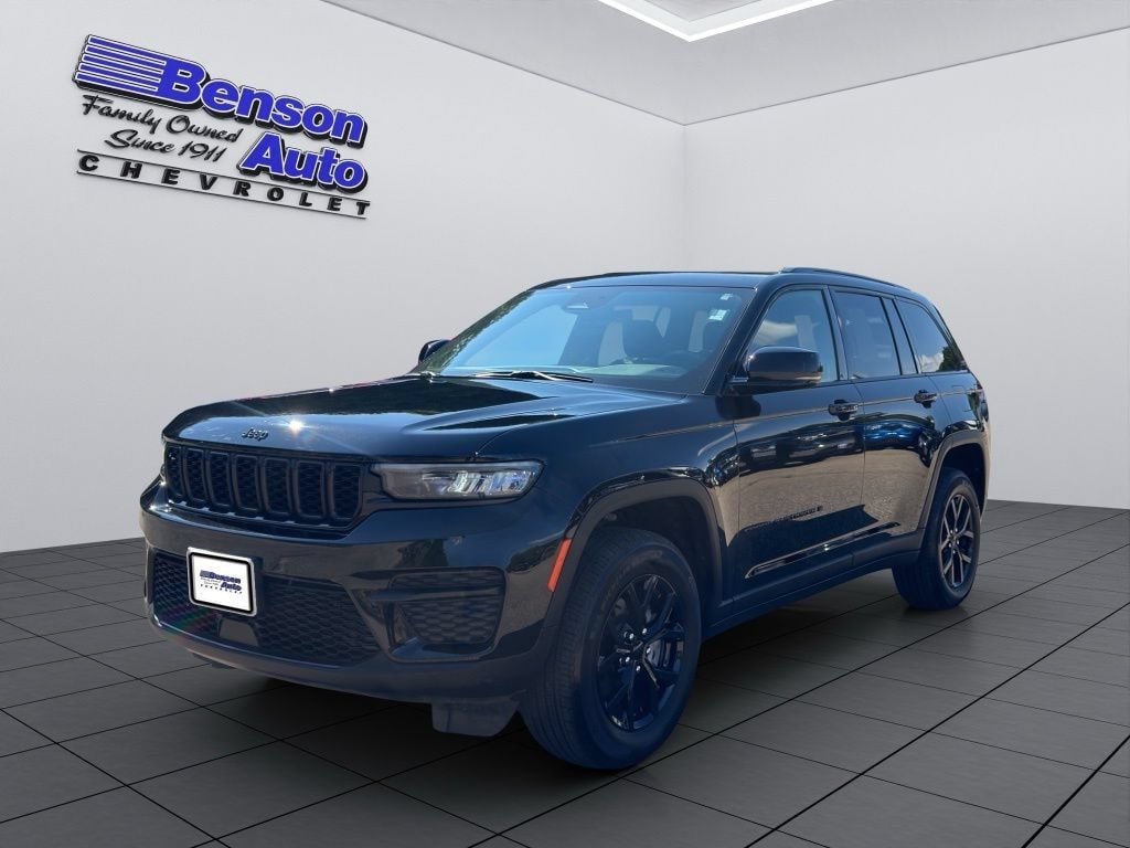 Used 2024 Jeep Grand Cherokee Altitude X 4x4 SUV