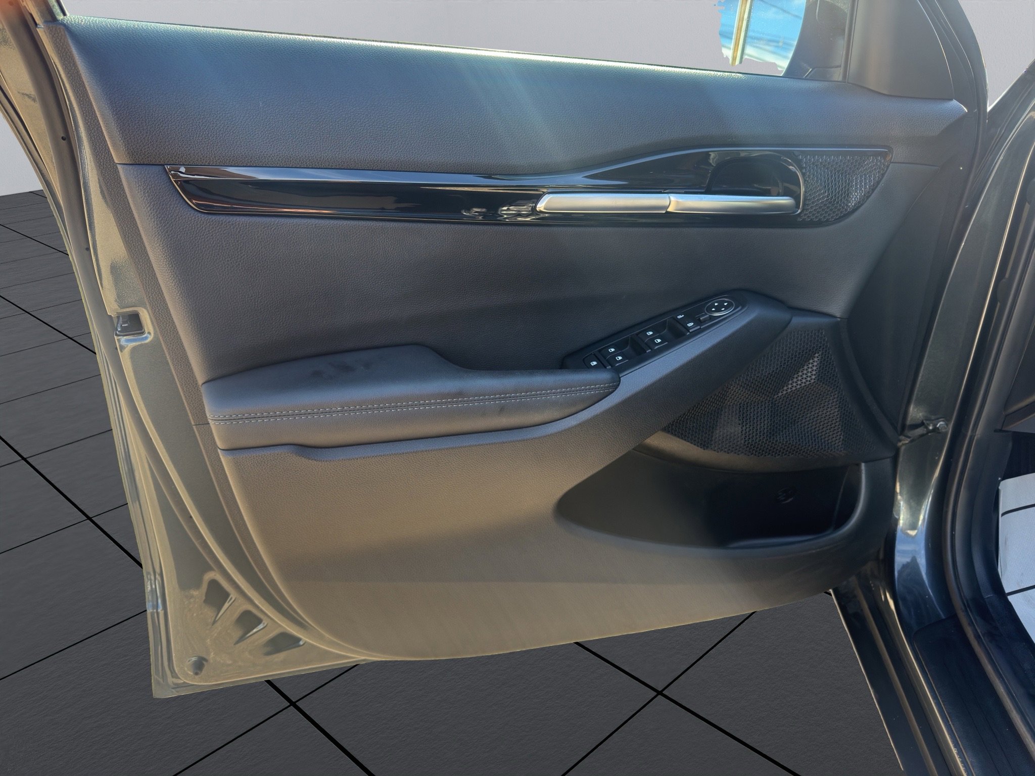 2023 Kia Seltos EX photo 2