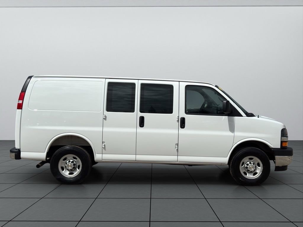 2025 Chevrolet Express Cargo Work Van - Photo 17