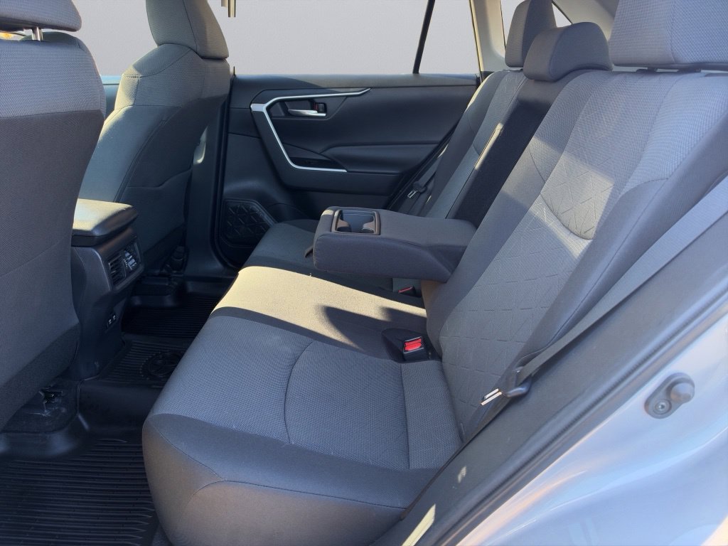 2021 Toyota RAV4 XLE - Photo 8