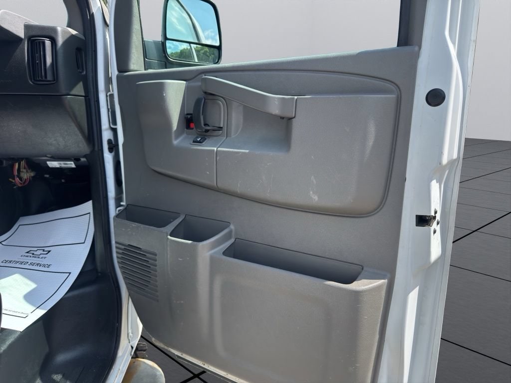 2021 GMC Savana Cargo Work Van - Photo 10