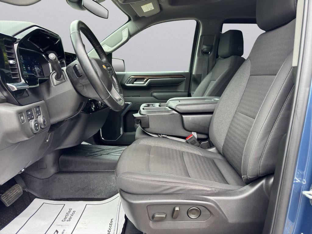 2024 Chevrolet Silverado 1500 LT - Photo 3