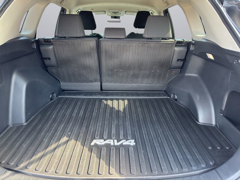 2023 Toyota RAV4 LE - Photo 9