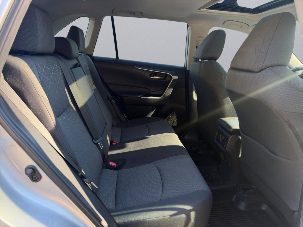 2021 Toyota RAV4 XLE - Photo 10