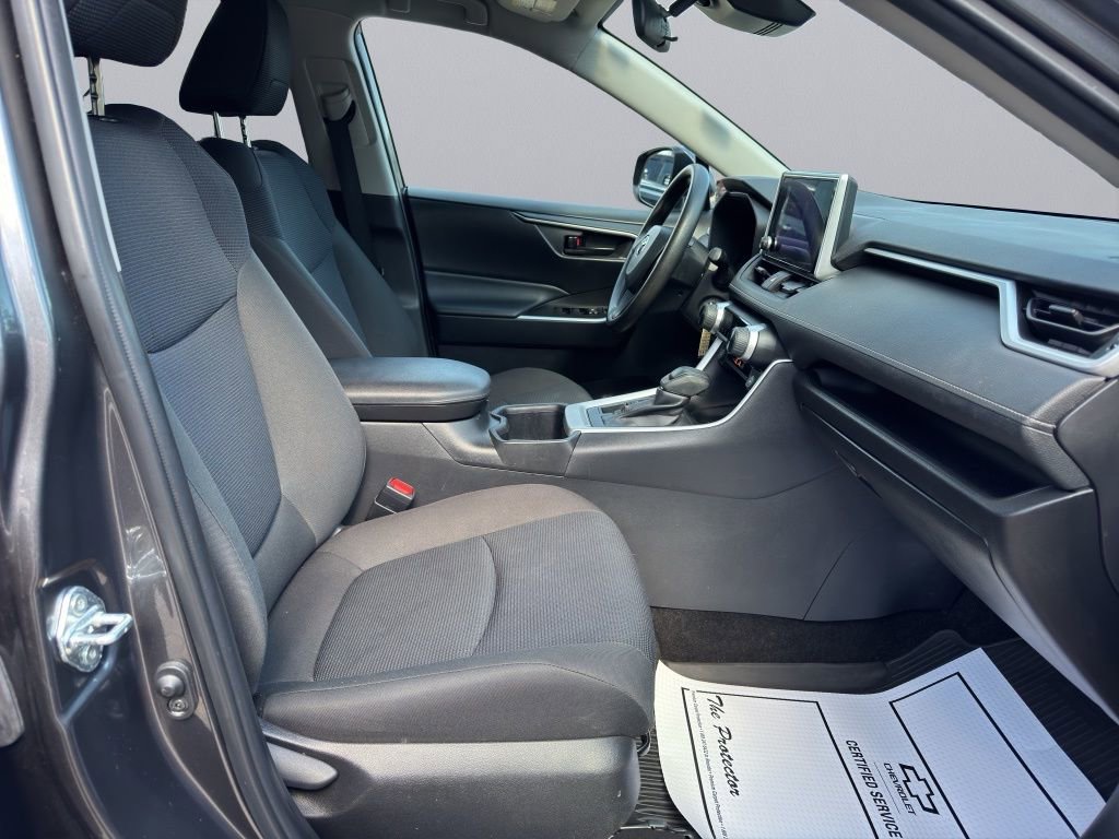 2023 Toyota RAV4 LE - Photo 12