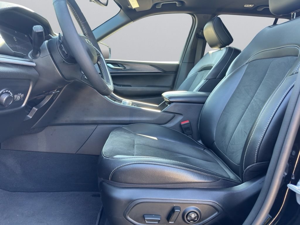 Used 2024 Jeep Grand Cherokee Altitude X 4x4 SUV