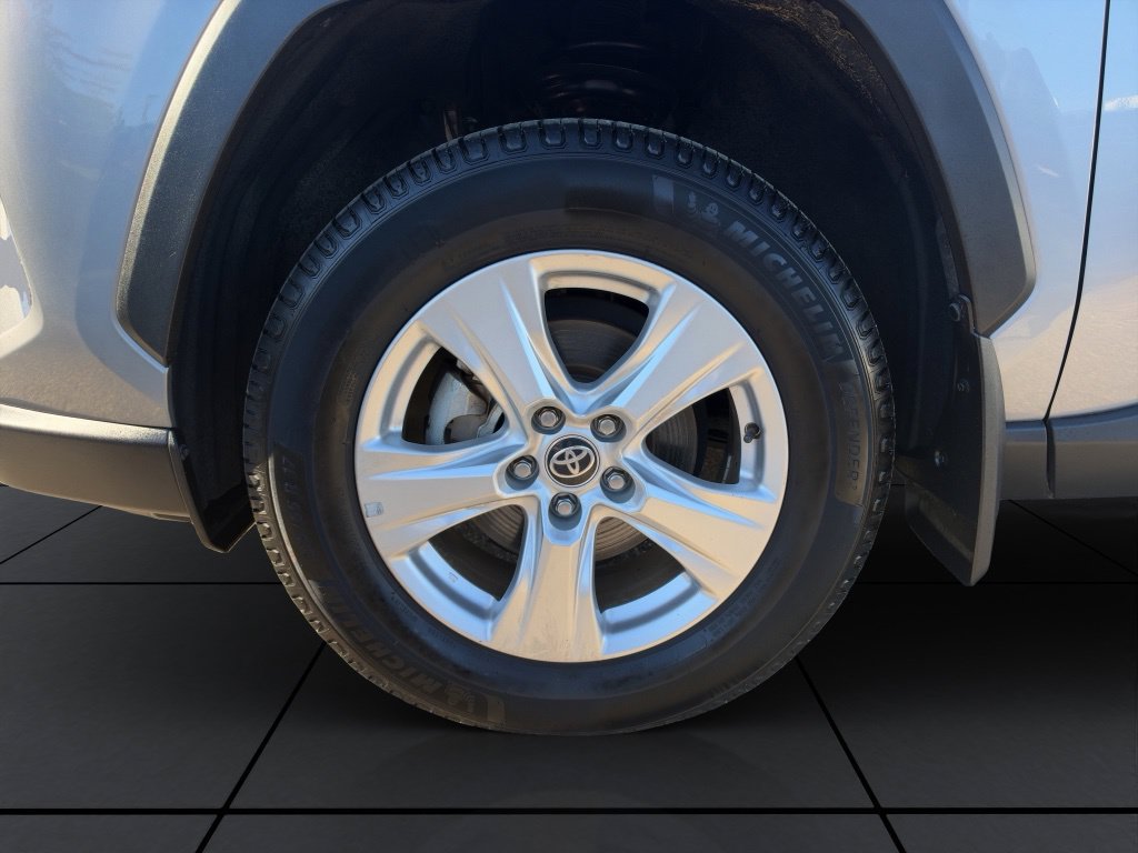 2021 Toyota RAV4 XLE - Photo 20