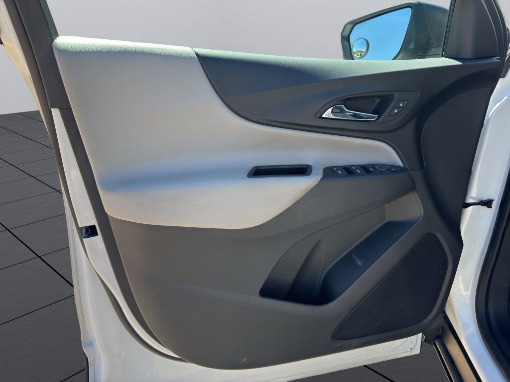 2022 Chevrolet Equinox LS - Photo 2