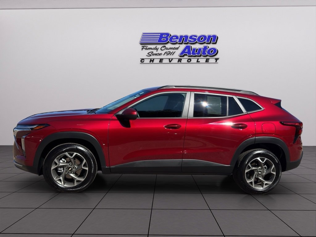 2025 Chevrolet Trax LT - Photo 13