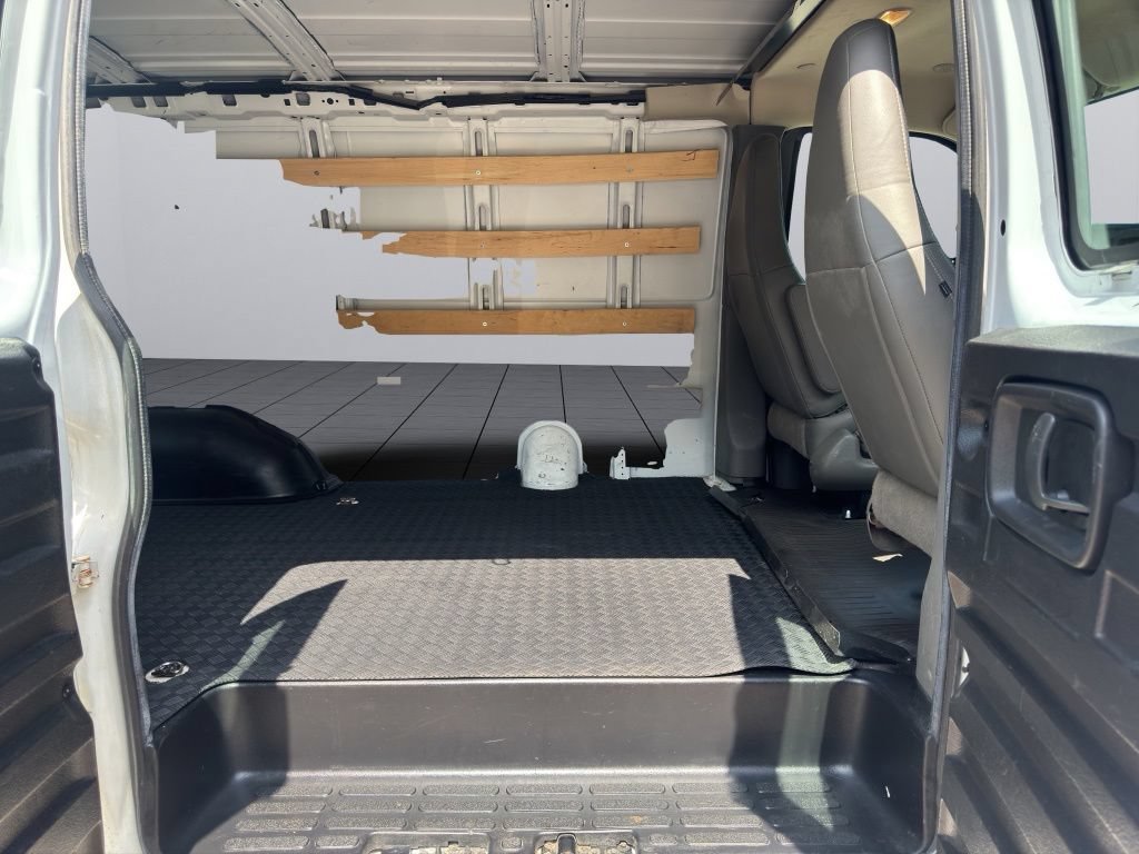 2021 GMC Savana Cargo Work Van - Photo 9
