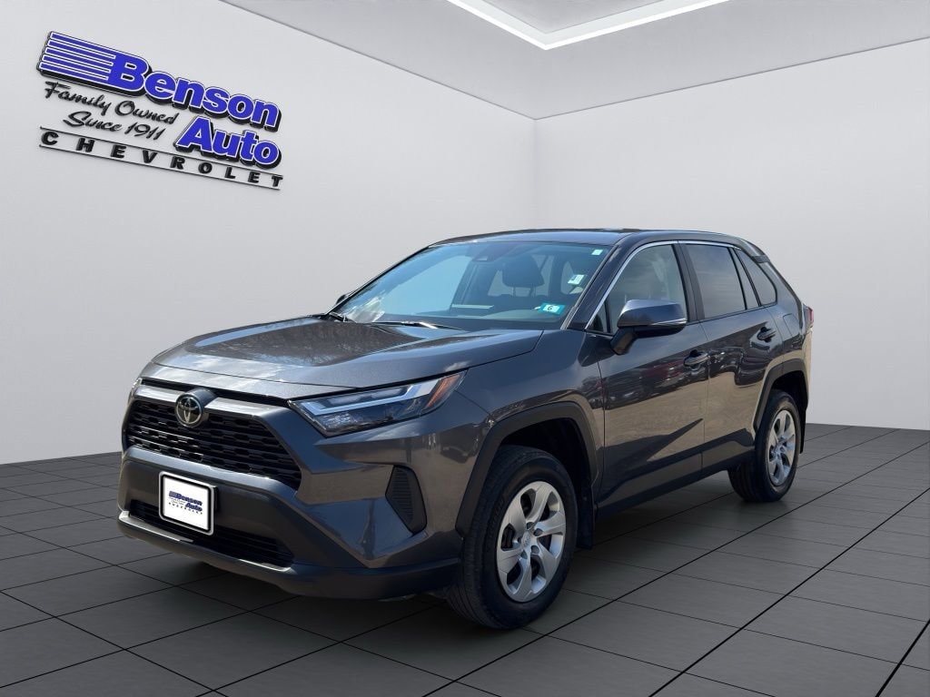 2023 Toyota RAV4 LE AWD's photo