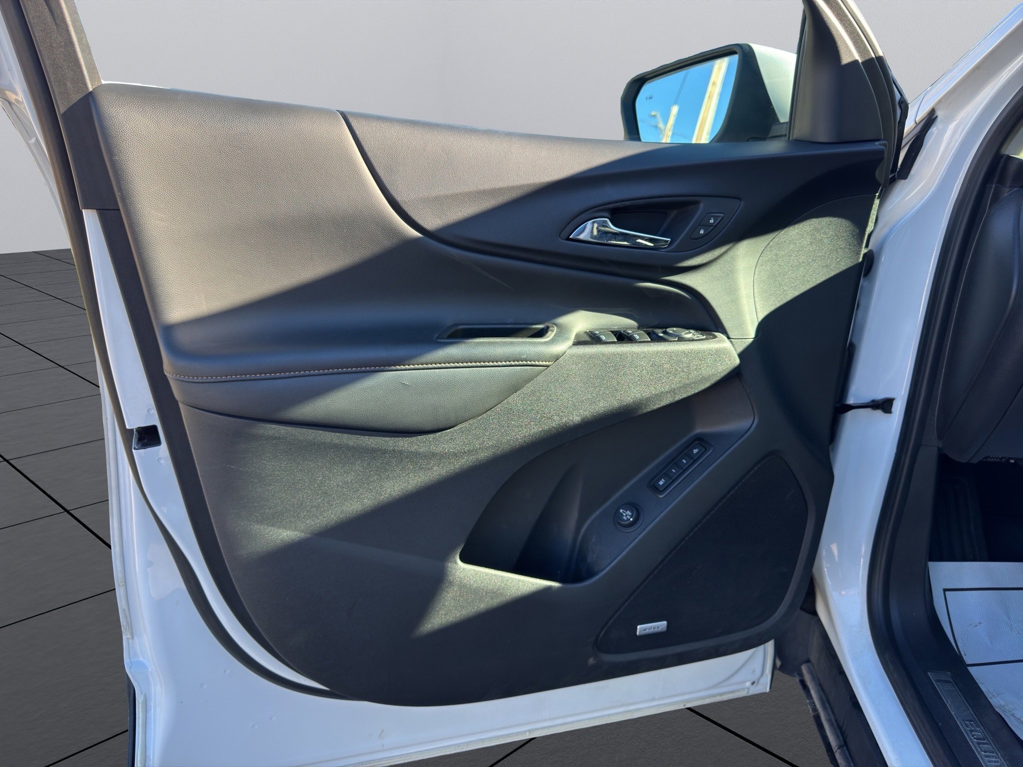 2022 Chevrolet Equinox Premier photo 2