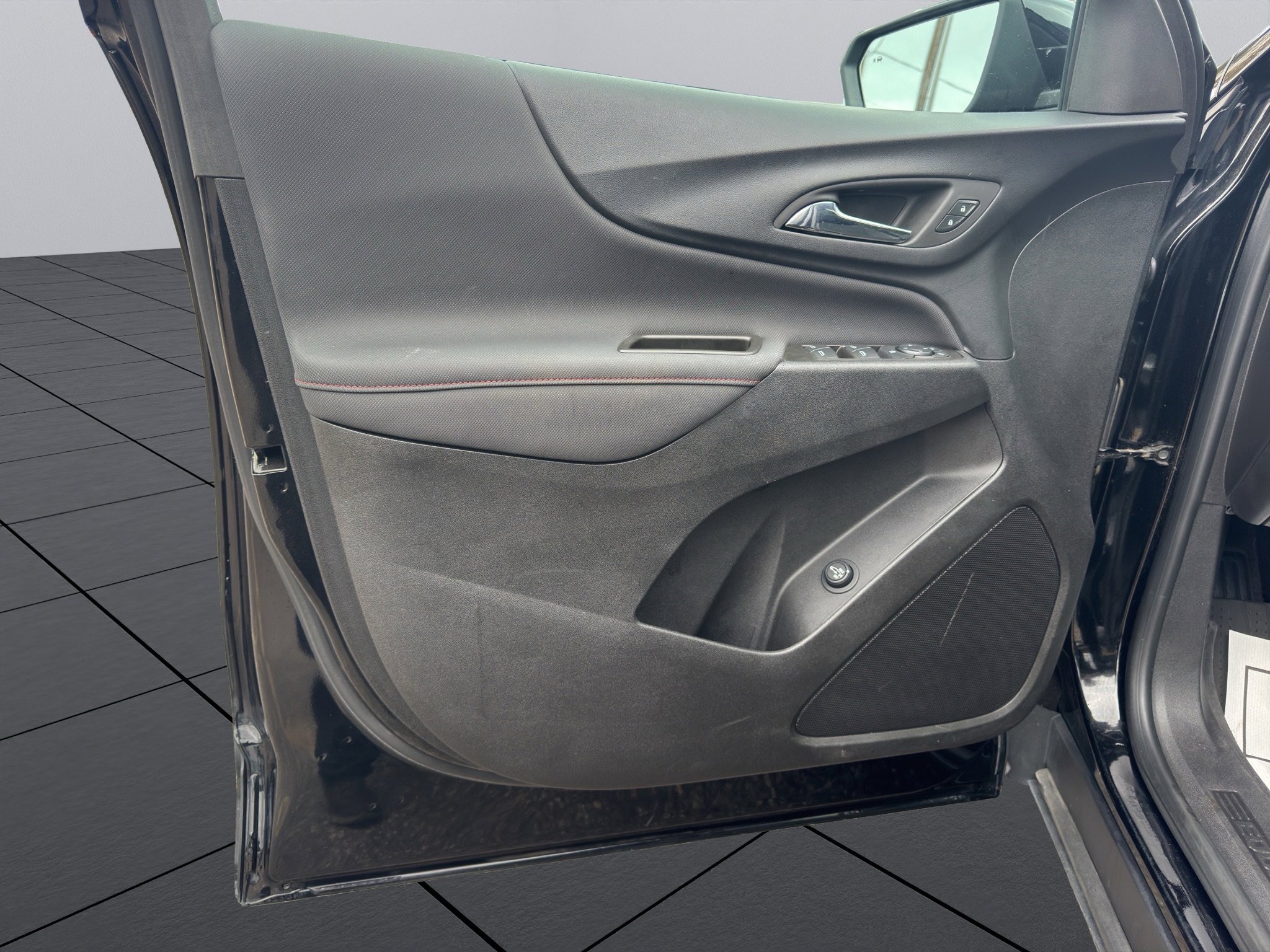 2023 Chevrolet Equinox RS photo 2