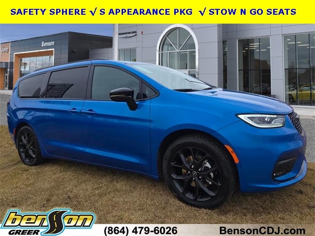 2026 Chrysler Pacifica Select's photo