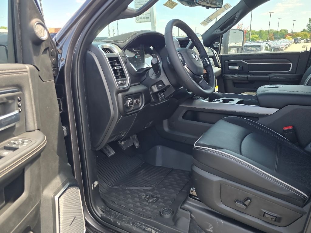 New 2026 Ram 3500 LARAMIE CREW CAB 4X4 8' BOX Pickup