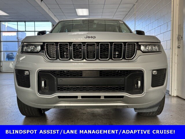 2022 Jeep Grand Cherokee Overland Sport photo 2