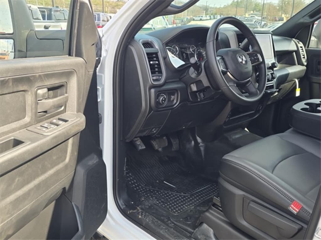 New 2026 Ram 2500 TRADESMAN CREW CAB 4X4 6'4 BOX Pickup