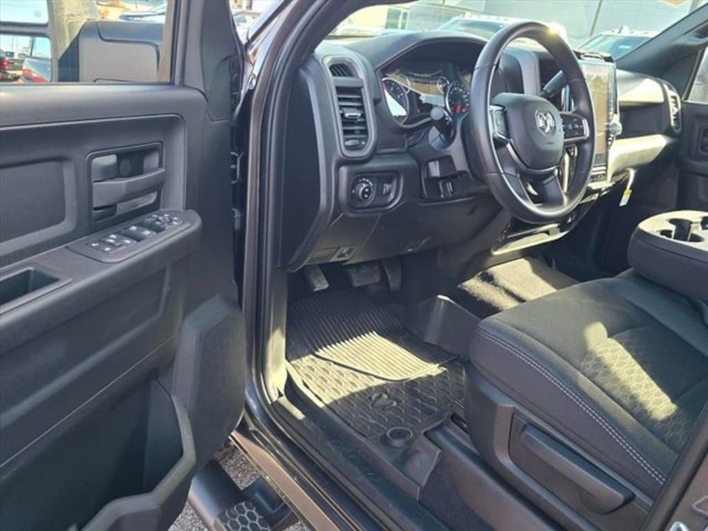 New 2026 Ram 2500 WARLOCK CREW CAB 4X4 6'4 BOX Pickup