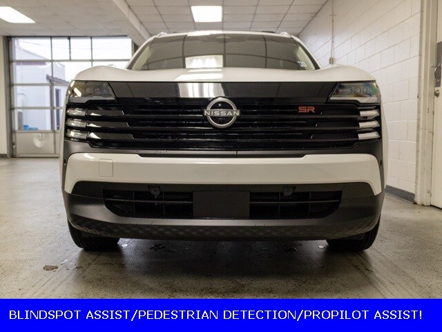 2025 Nissan Kicks SR photo 2