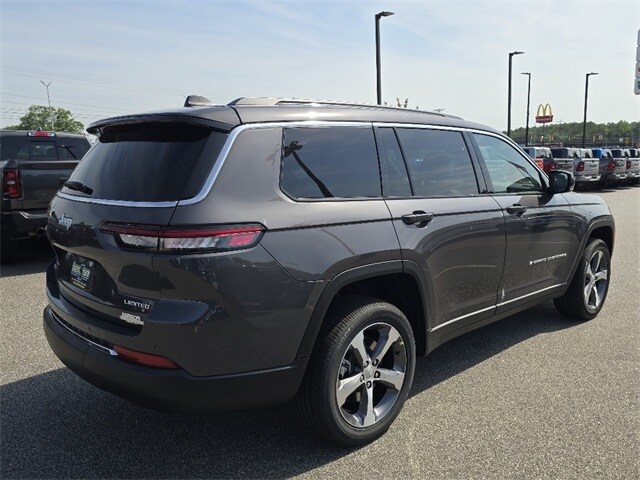 2025 Jeep Grand Cherokee Limited photo 3