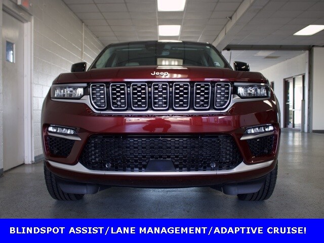 2022 Jeep Grand Cherokee Summit photo 2