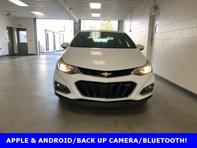 2016 Chevrolet Cruze LT photo 2