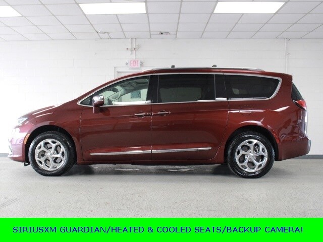 2021 Chrysler Pacifica Limited photo 3