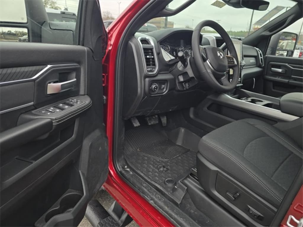 New 2026 Ram 2500 BIG HORN CREW CAB 4X4 6'4 BOX Pickup