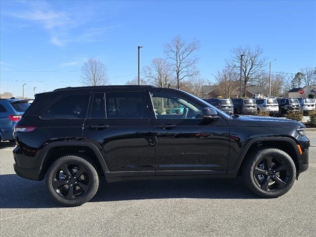 2025 Jeep Grand Cherokee Limited photo 2