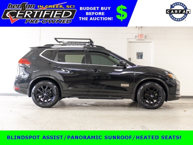 2017 Nissan Rogue SV's photo