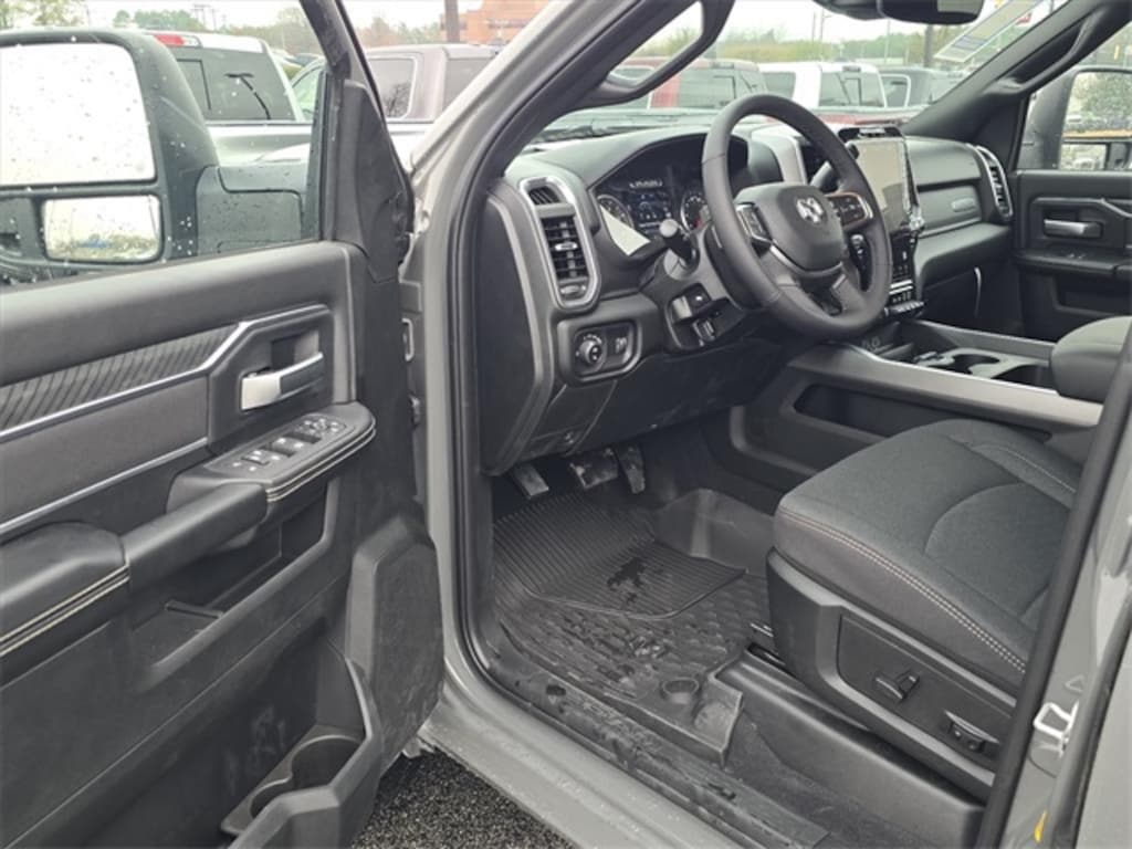 New 2026 Ram 2500 BIG HORN CREW CAB 4X4 6'4 BOX Pickup